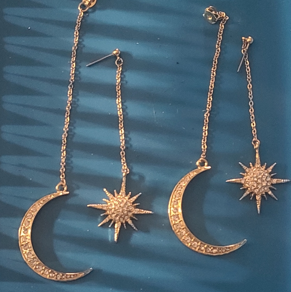Star and moon earring set